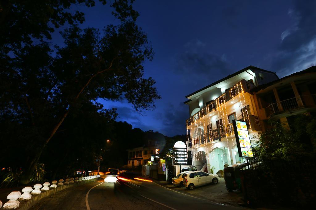 Citrus Cafe Inn Kandy Exterior photo